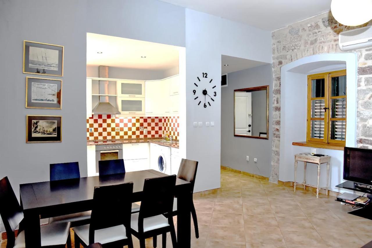 Cozy 2 Bedroom Apartment In Antique Bizanti Palace Kotor Exterior foto