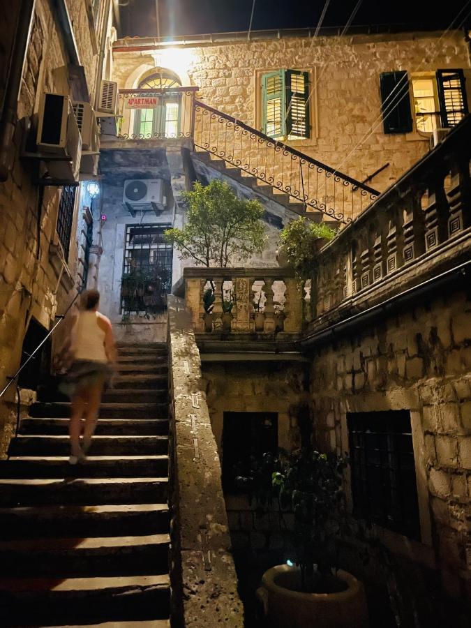 Cozy 2 Bedroom Apartment In Antique Bizanti Palace Kotor Exterior foto